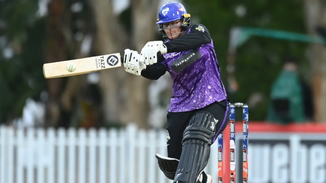 Lizelle Lee signs a two-year contract with Hobart Hurricanes