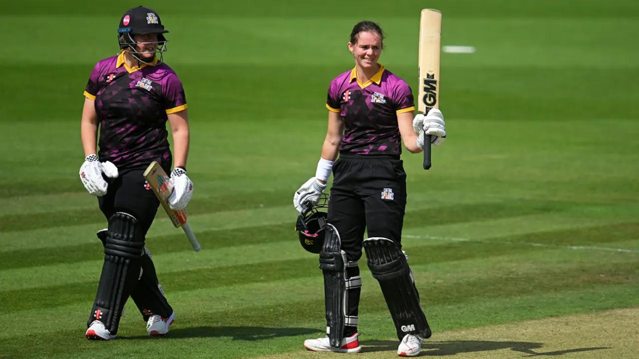 Eve Jones and Georgia Davis shine as Sparks overpower Storm