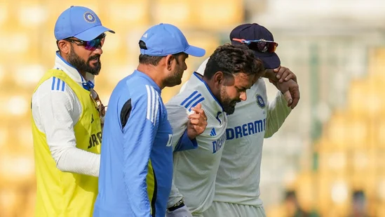 Alarming Injury Update: Rishabh Pant Carried off After Being Hit on Same Knee Where he Underwent Surgery, Rohit Sharma Reveals