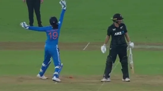 Deepti Sharma's quick thinking outwits NZ captain Sophie Devine in IND vs NZ 1st ODI