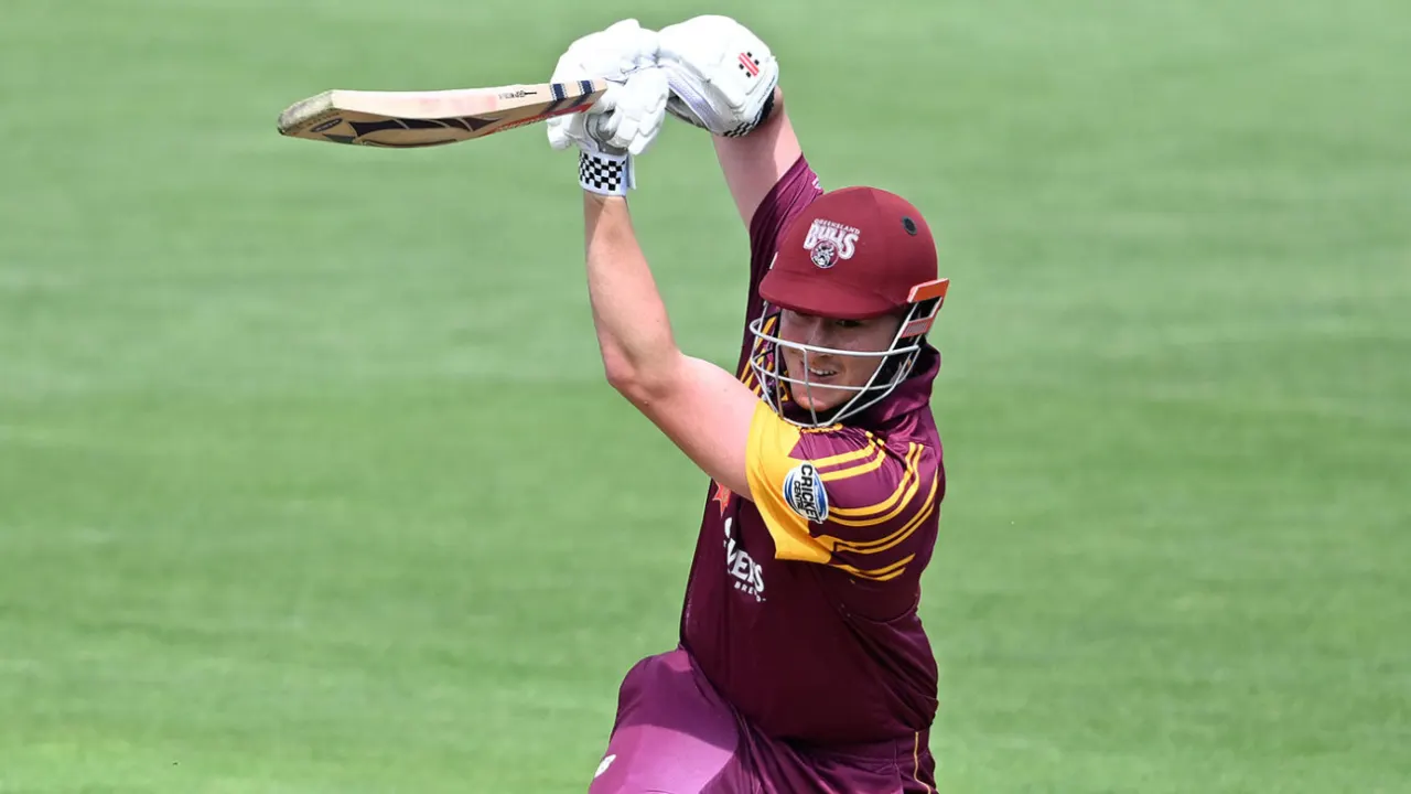 Stylish century by Renshaw leads Queensland to victory