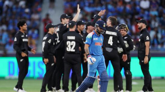 Injured Kane Williamson's inspiring pep talk during drinks break; Shubman Gill, Virat Kohli, Rohit fall soon after